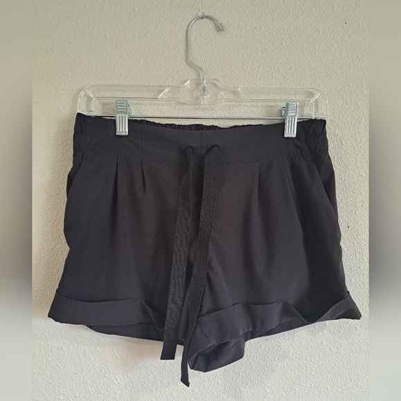 Lululemon Spring Break Away Short Black size 6 - Picture 3 of 7